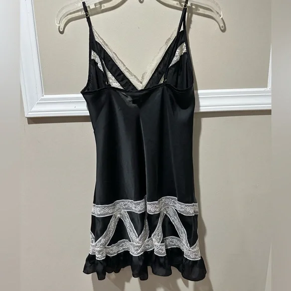 victoria’s Secret baby doll dress - Picture 2 of 4